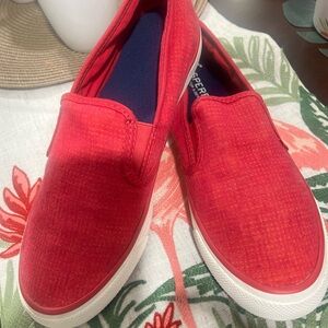 Sperry fushia slip on size 9